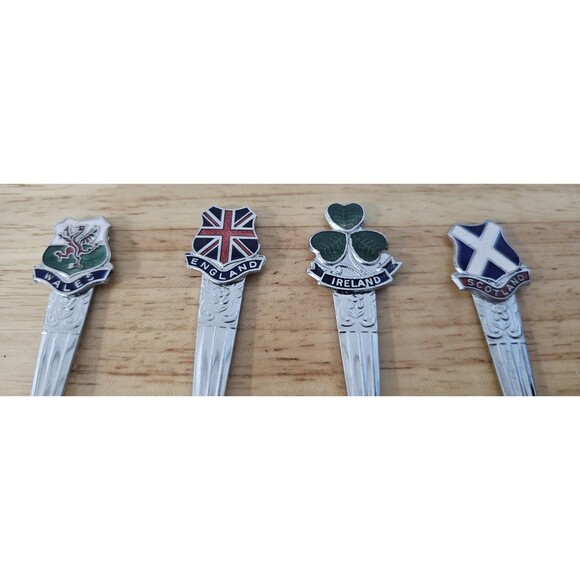 Lot of 21 Vtg Quality Souvenir Spoons Silver Plate Mixed Metals Enamel Charms - Picture 3 of 16